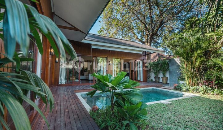 Strategic Location Villa: Spacious with Garage, Pool, Fully Furnished in Sanur