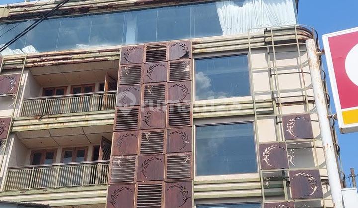 Hotel Strategis Kawasan Premium Pusat Perbelanjaan di Petitenget Hotel Strategis Kawasan Premium Pusat Perbelanjaan di Petitenget