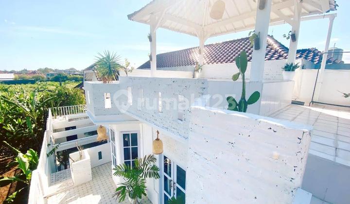 Villa Full Furnished Kolam Renang Lokasi Strategis di Seminyak