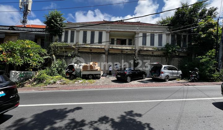 2-Storey Shophouse in a Bustle Location Near Clandys in Kuruksetra, Nusa Dua 1