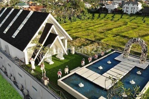 Hotel Strategis Dekat Pantai, Finns, Atlas di Berawa Hotel Strategis Dekat Pantai, Finns, Atlas di Berawa