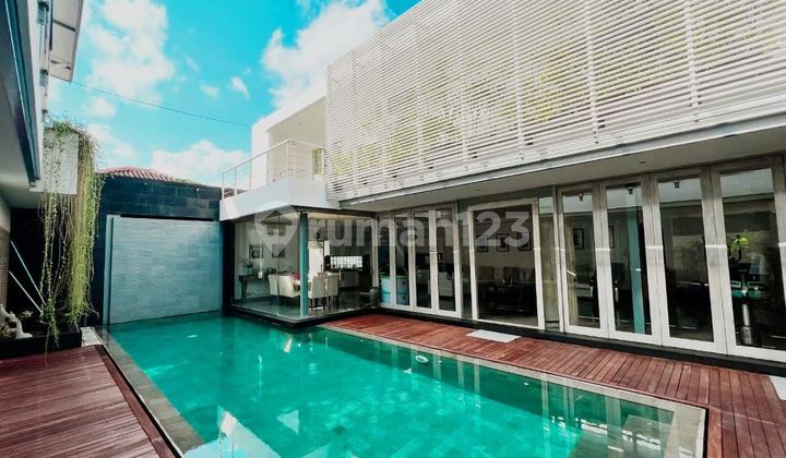 Villa Minimalis Furnished Pool Strtategis Dekat Pantai Batu Belig