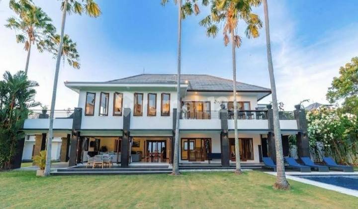 Fully Furnished Villa With Pool Strategically Located Near Canggu in Umalas