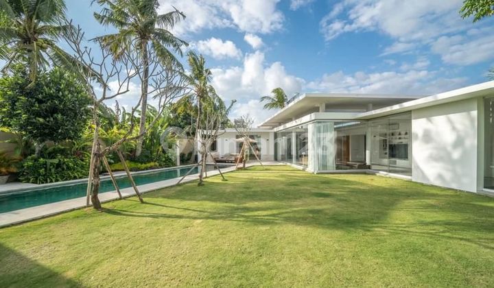 Villa Mewah Furnished With Pool Strategis di Babakan Canggu