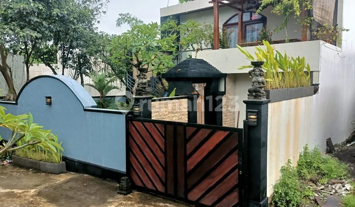 2-Story Villa, Swimming Pool, Garage, Strategic Location, Pandak Gede Nyitdah