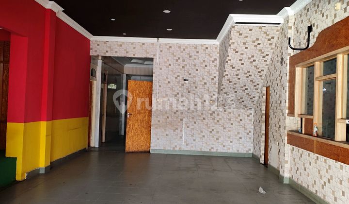 Roadside House. Can be used for Business. 2