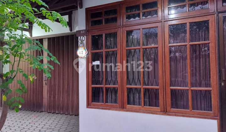 Freehold House on Jl Besar Provinsi, suitable for business, located on Jln May Sungkono, Kediri. 2