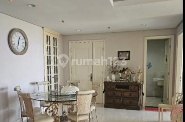 Selling Adhiwangsa Furnished Apartment on Jl Darmo Golf, Near Mayjen Selling Adhiwangsa Furnished Apartment on Jl Darmo Golf, Near Mayjen