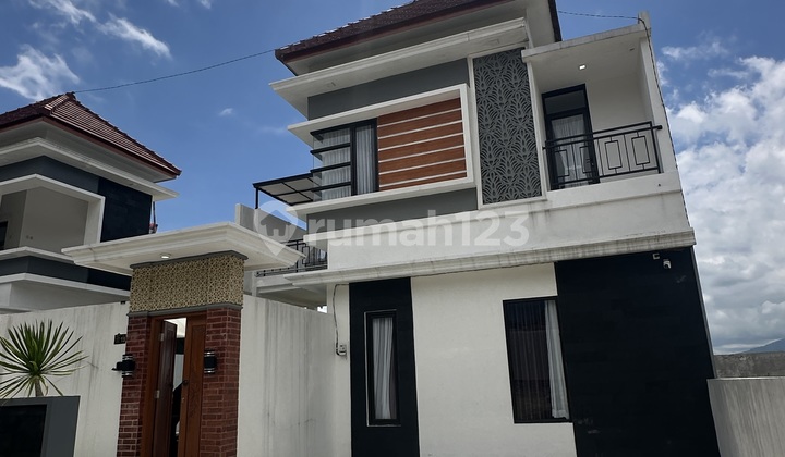 2 Floors Bali Villa Style in Batu City