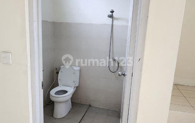 3-Storey Shophouse Facing the Road in Alam Sutera. Just Vacated! The Cheapest. 2