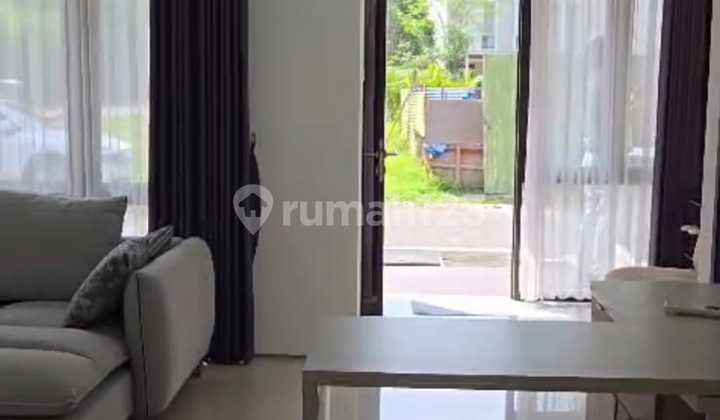 [ Disewakan ] Rumah Baru di Kawasan Premium Pakuwon City dengan Lingkungan Cluster Tenang & Rapi. 2