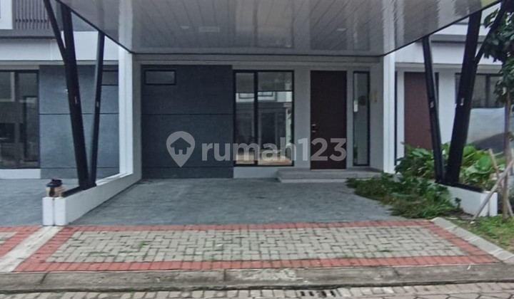 2-Story House Near City Center in Kebayoran Bintaro