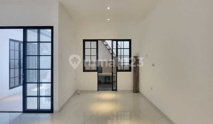 Rumah 2 Lantai Bagus Siap Huni di Emerald Bintaro 2
