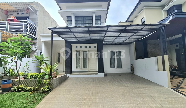 Rumah Tanah Luas Lokasi Depan Taman di Graha Raya Bintaro