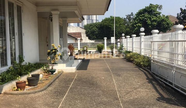 Rumah Hook Tanah Luas Siap Huni di Bintaro Jaksel