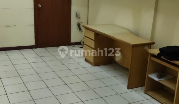 For Quick Sale in a Very Strategic Location 2