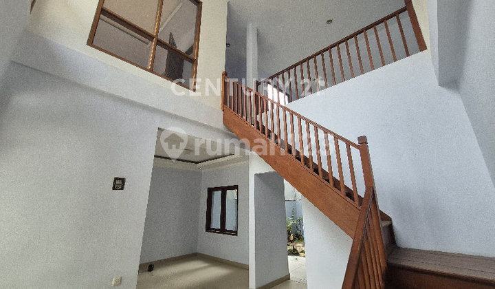 Rumah Minimalis di Setra Duta Carport 2 Mobil Bersebelahan 2