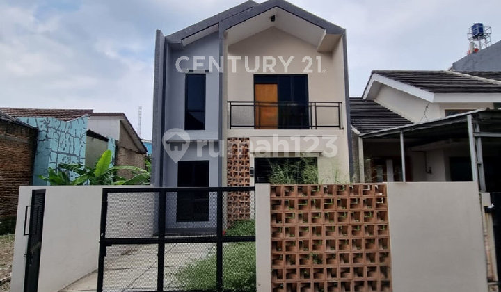 New House 2 SHM Floors in Permata Inten Arcamanik Bandung