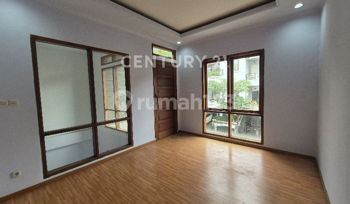 Rumah Minimalis di Setra Duta Carport 2 Mobil Bersebelahan 1