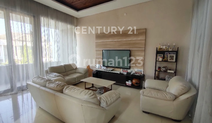 Rumah 3,5 Lantai Paling Tinggi di Komplek Singgasana 2