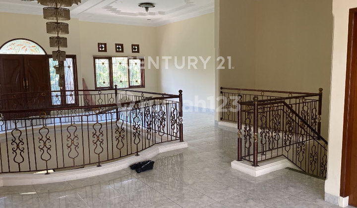 Comfortable House with Large Yard, Cool, at Taman Kopo Indah 2