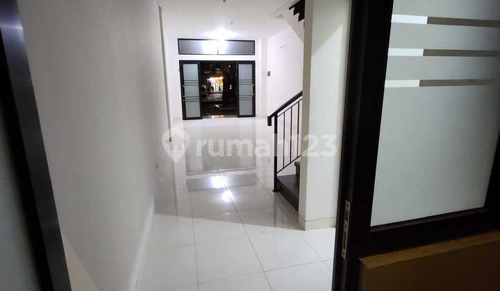 Shop House, 3 Floors, Freehold Title, at Raffles Hills 2