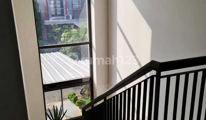 Rumah, 2 Lantai, SHM, di Raffles Hills 2