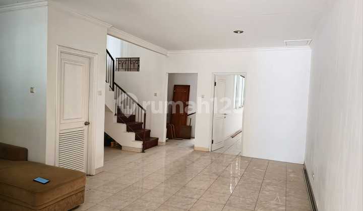 Rumah, 2 Lantai, SHM, di Raffles Hills 2