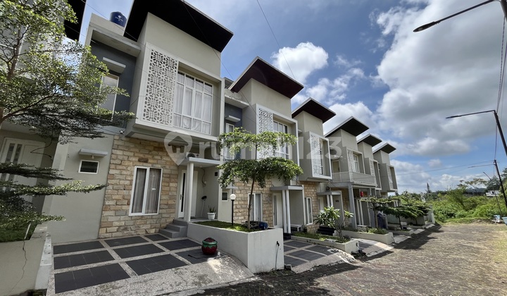 Strategic Villa Near Batu City Square and Other Major Tourist Attractions 2
