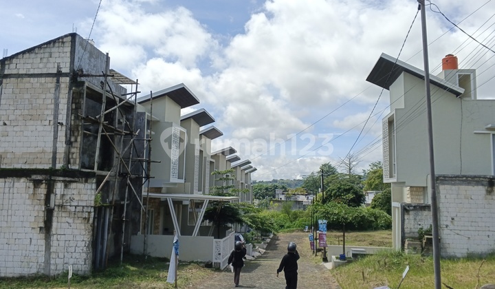 Rumah Villa 2 Lantai Lokasi Strategis Dekat Tempat Wisata 2