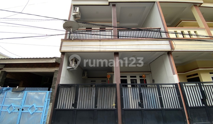 Rumah Bagus 2 Lantai Lokasi Bagus 1.3M Nego