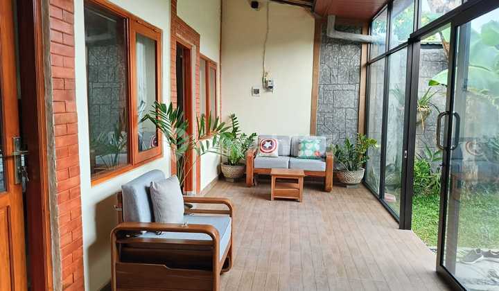 Rumah Minimalis Semi Villa dengan Taman yang Asri