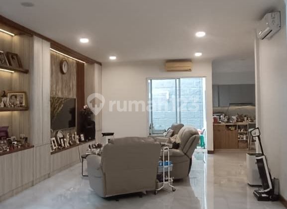 Dijual Rumah di Victoria Riverpark, BSD 2