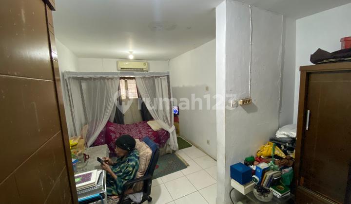 Dijual Rumah Dalam Kompleks Perumahan dengan Lingkungan Tenang