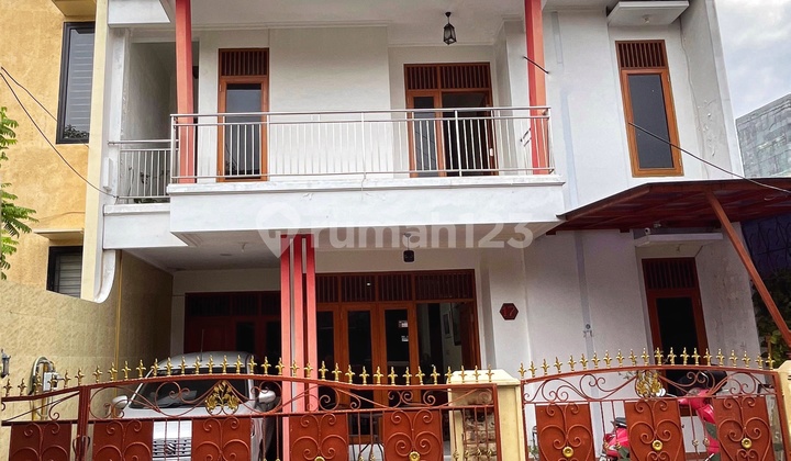 Rumah Murah Siap Huni 2,5 Lantai di Duren Sawit