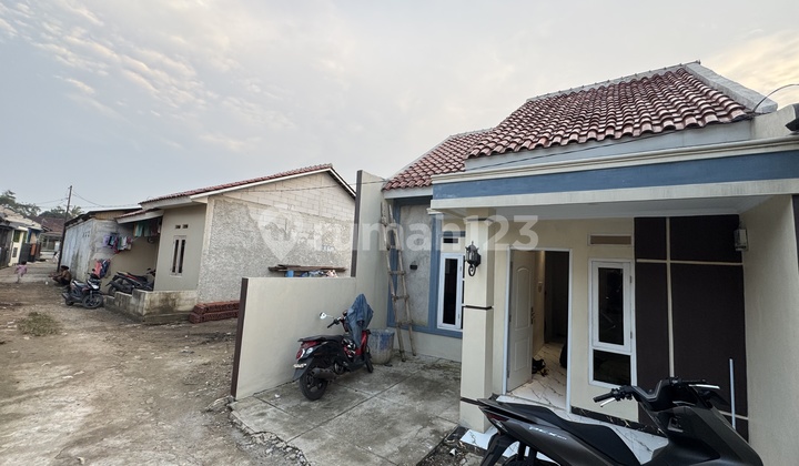 Ready-to-Occupy Minimalist House Near Station & Toll Access 2