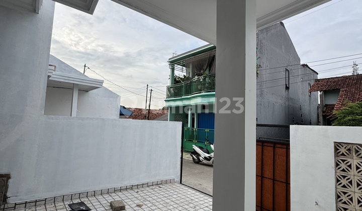 Rumah Minimalis Modern Dekat Akses Toll Desari 2