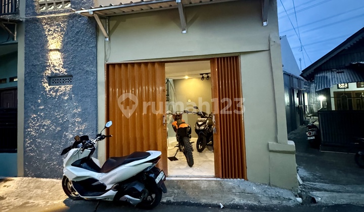 Ready-to-Occupy Strategic Shop House Suitable for Business 2