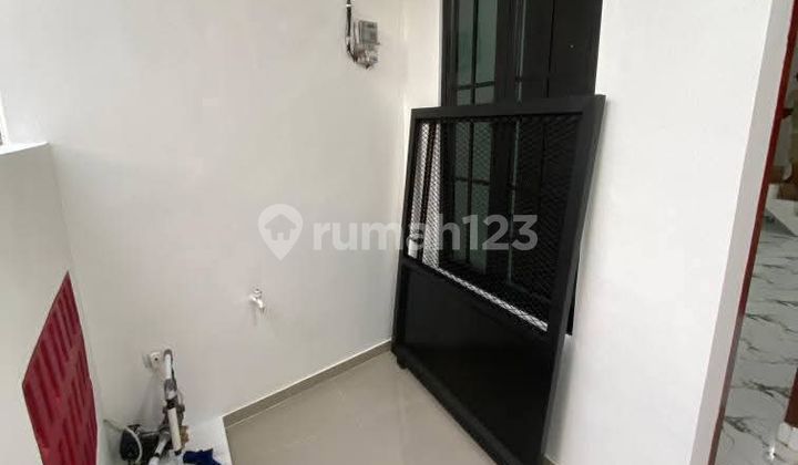 Dijual Butuh Uang Rumah 2 Lantai Dekat Stasiun Depok Lama 2