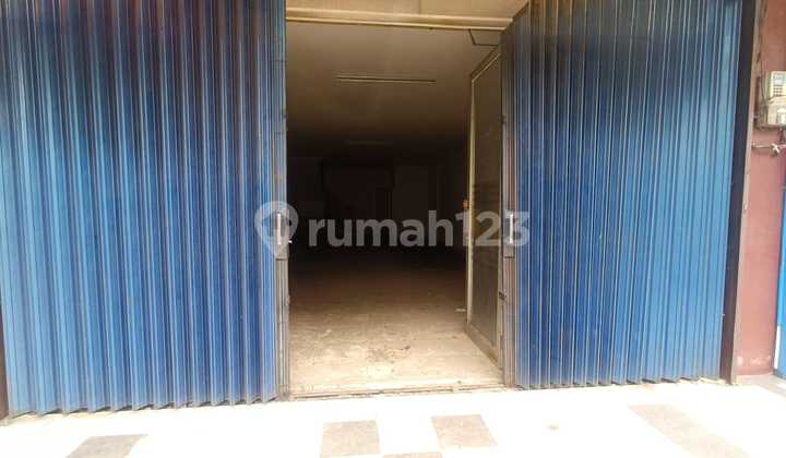 For Rent: Strategic 3-Storey Shop House in Marga Jaya, Bekasi 2