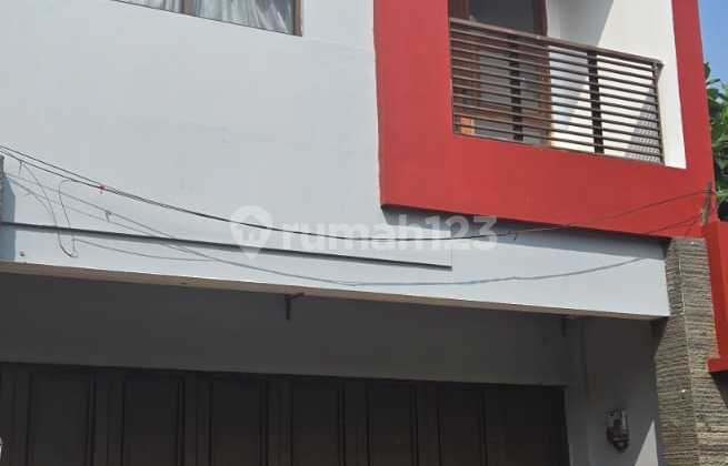 2-Story Shop for Sale on Main Road Extension of Jalan Jakarta Antapani, Upper Floor Shophouse 1