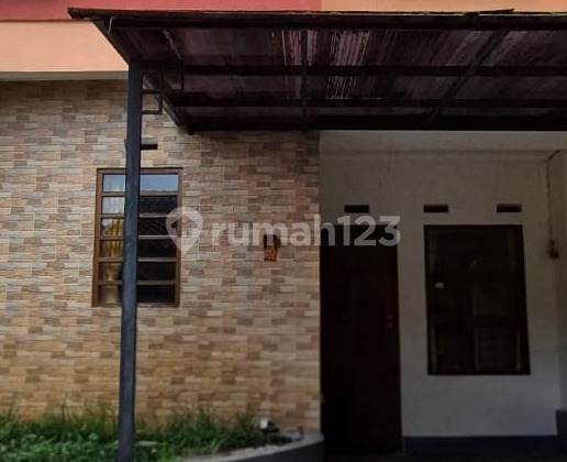 Dijual Rumah Cantik 3 Kamar Tidur, 2 Lantai di Komplek Sariwangi