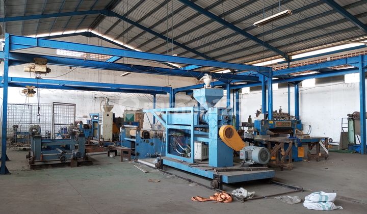 For Sale Warehouse & Main Road Plot in Kopo, 40 Feet Container Access