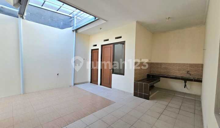 For Rent Large Hook House Ready to Occupy - Harapan Indah Bekasi 2