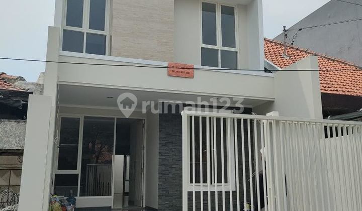 Dijual Rumah di Daerah Manyar Nyaman dan Luas Dekat Petra Manyar Sby Timur