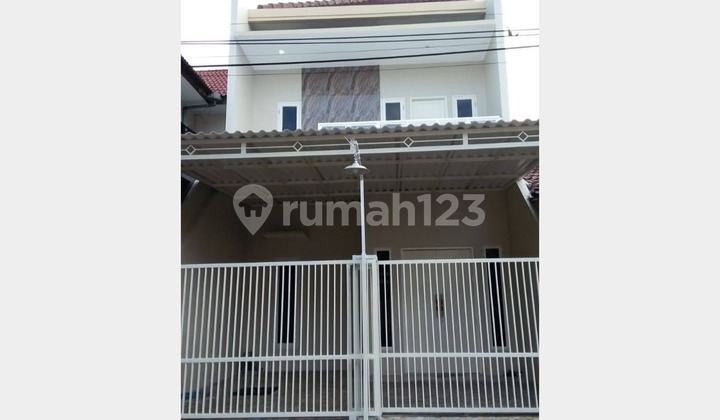 Rumah 2 Lantai Bagus & Lokasi Strategis di Pondok Tjandra, Sda