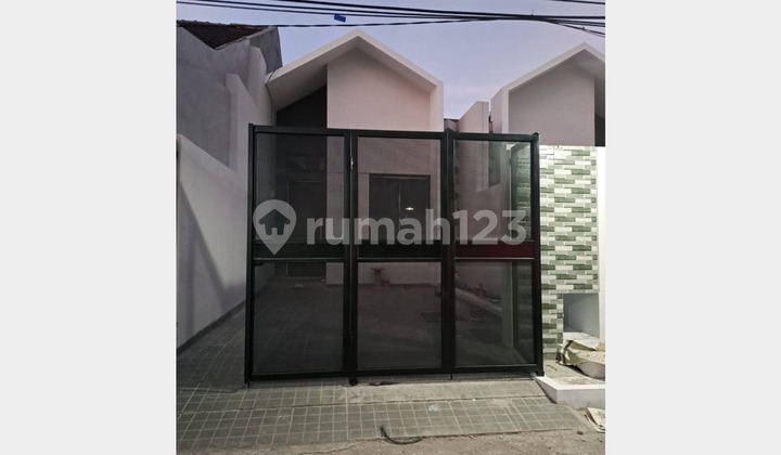 Nice &amp; Awesome House in Belimbing Complex, Pondok Tjandra, Sda 2