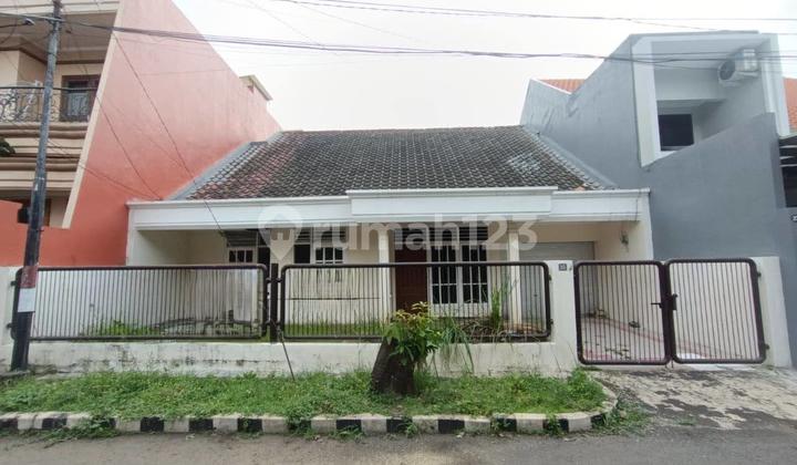 Dijual/Disewakan Rumah Besar dan Nyaman di Daerah Darmo Baru