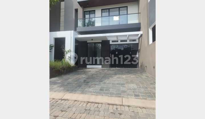 Beautiful & Stunning House Number in Woodland, West Surabaya