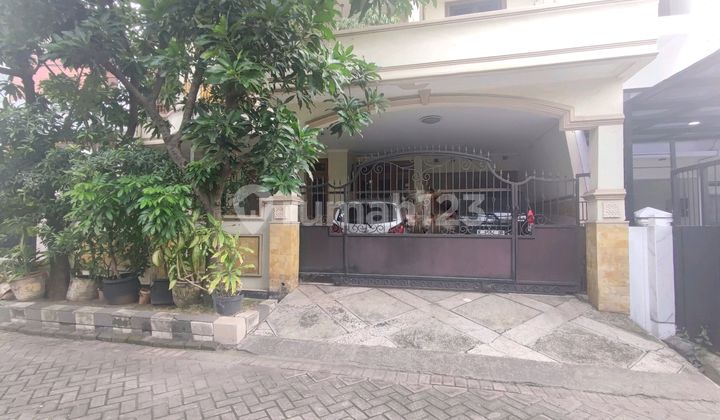 Dijual Rumah Bertingkat Bagus di Daerah Manyar Luas dan Nyaman 1